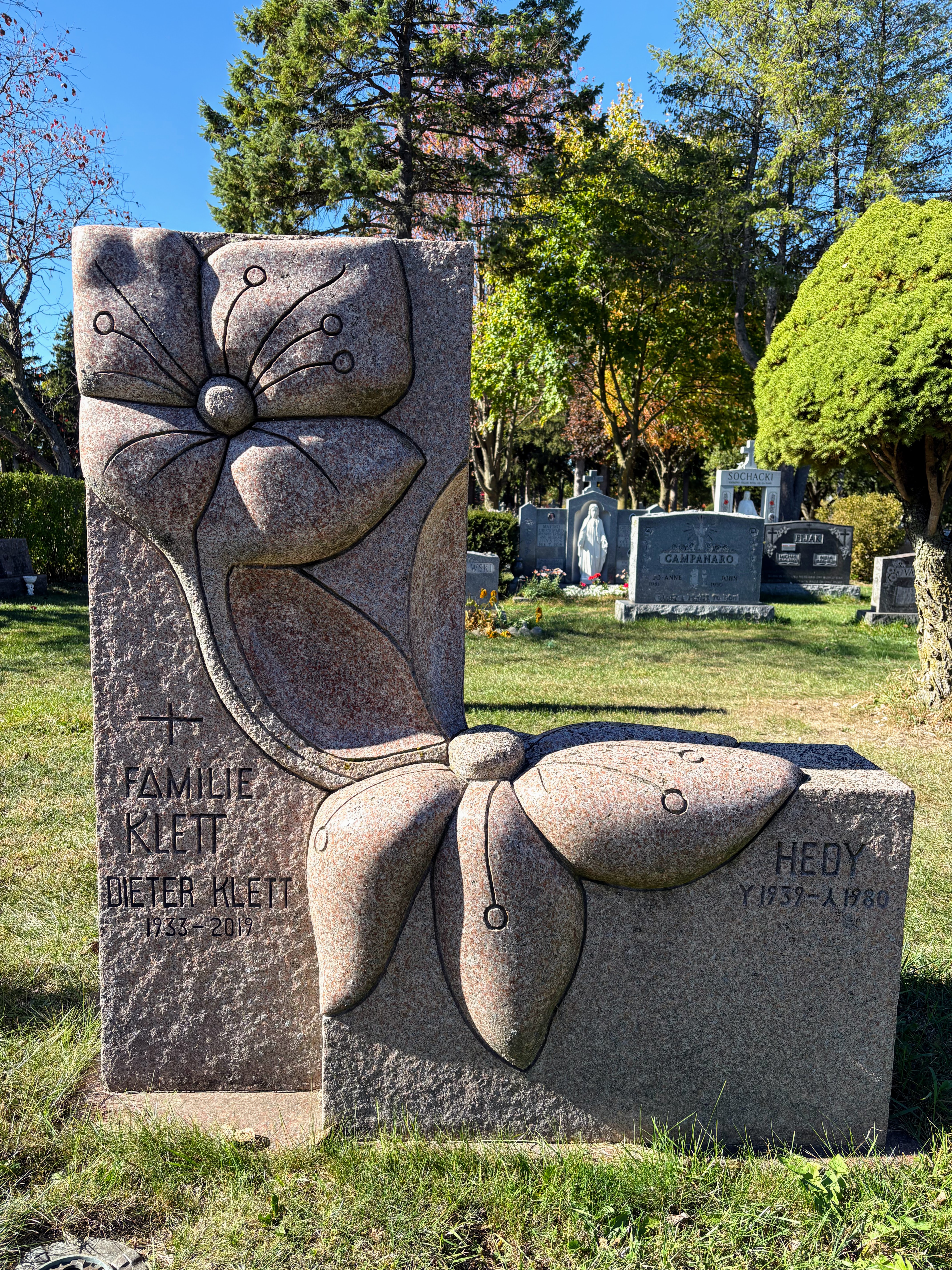 Grove Cemetery in Ontario, Canada